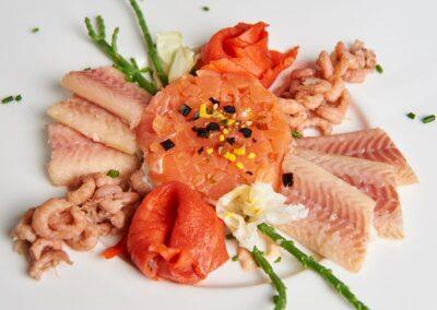 Bord met verschillende vissoorten