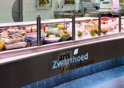 Interieur Viswinkel Aris Zwarthoed, toonbank